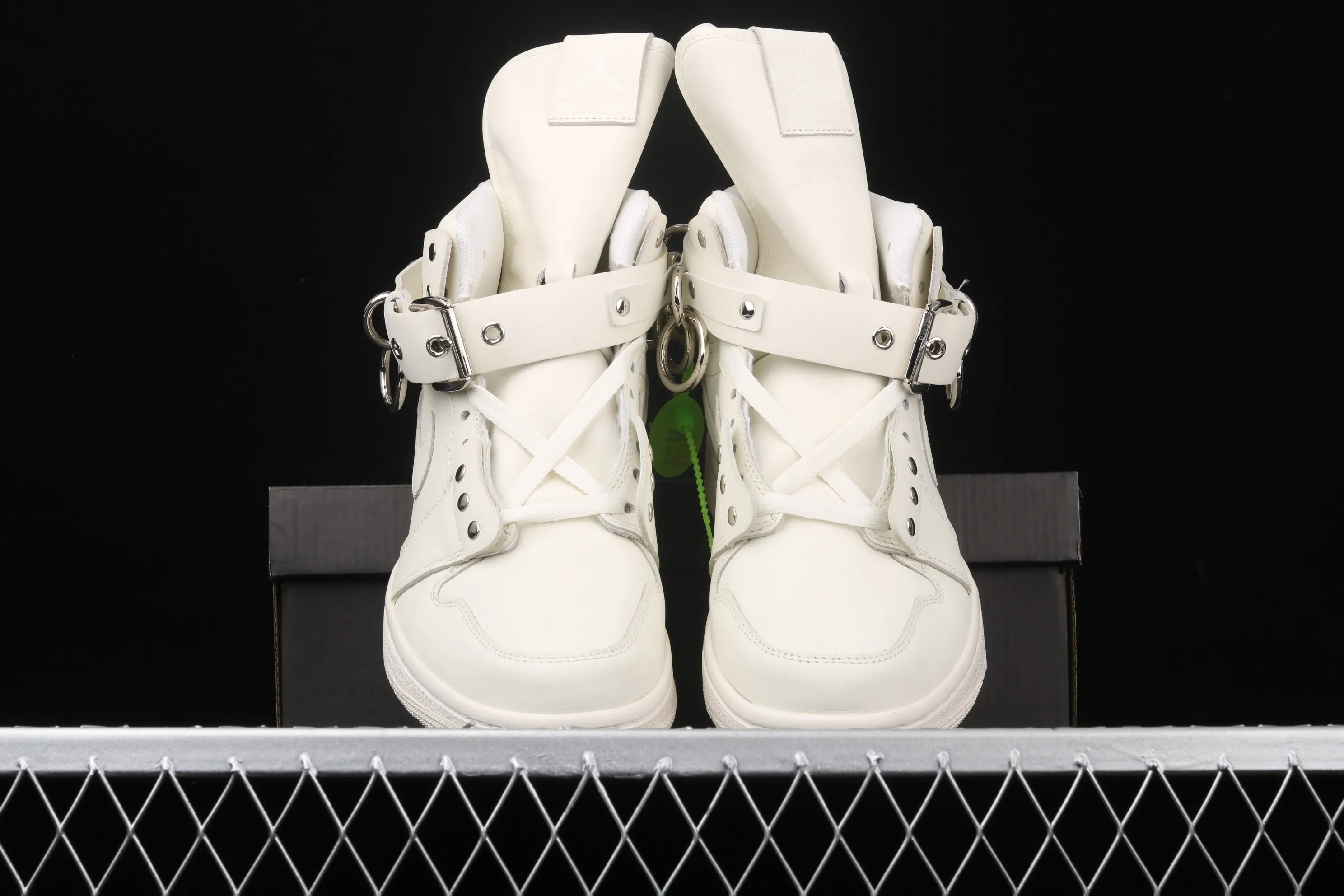 All categories Air Jordan Jordan series basketball shoes Air Jordan 1 High Comme Des Garcons Homme Plus x Air Jordan 1 High "CDG White" AJ1 Joe 1 retro classic high-top versatile cultural basketball shoes CN5738-100